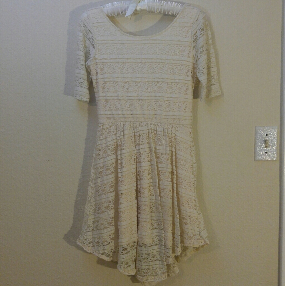 Cream lace dess